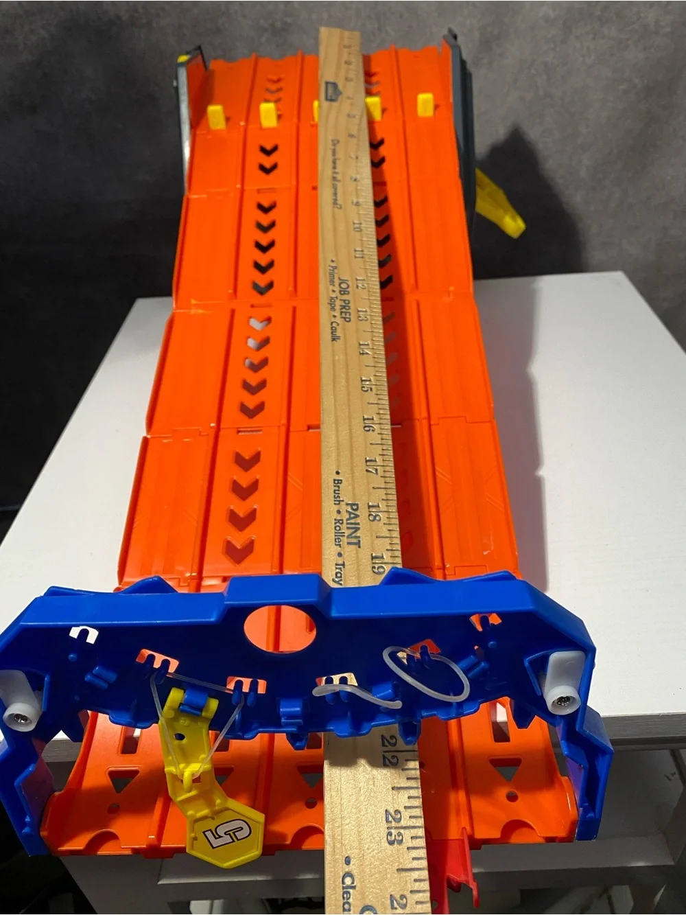 Hot Wheels Track Builder Unlimited Roll Out 8-Lane Raceway Set Playset GYX11